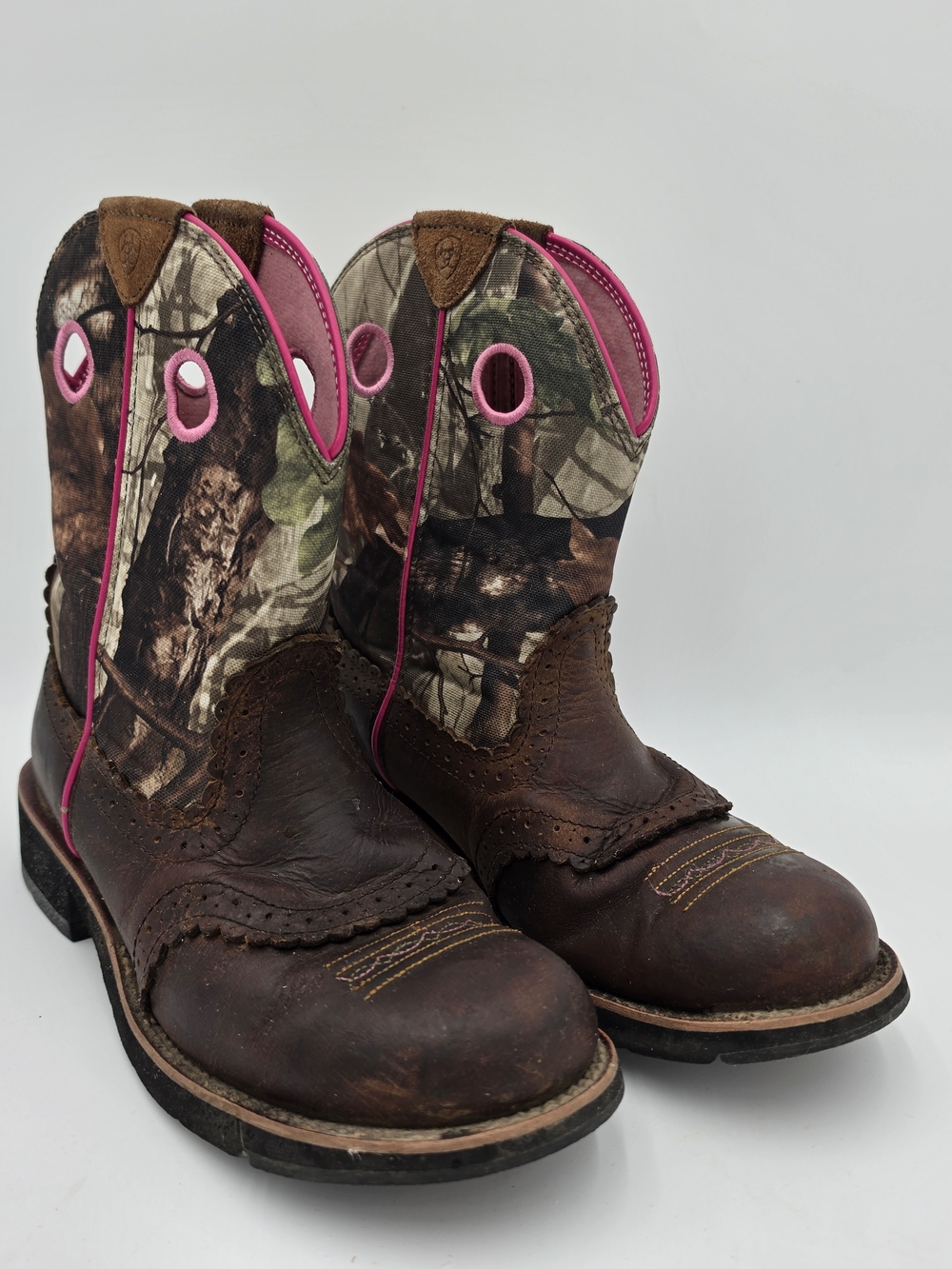 Ariat women’s camo‑and‑pink boots, size 9.5